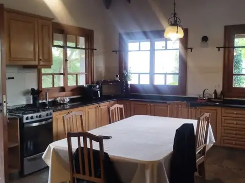 Casa 4 ambientes con 3 baños