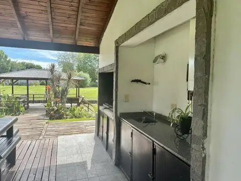 Casa en venta  5 ambientes en Country Nautico Isla del Este con amarra