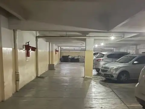 Venta Cochera Flores EdifIcio Categoría