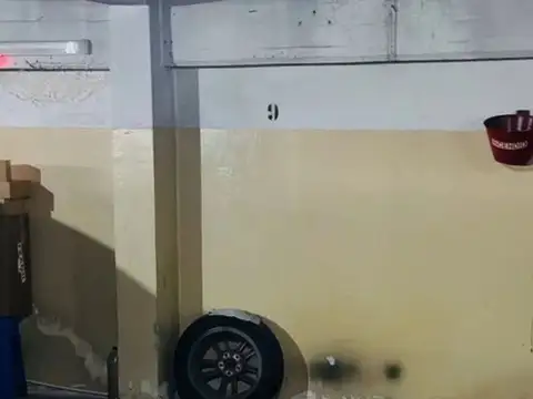 Venta Cochera Flores EdifIcio Categoría