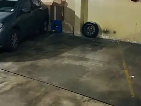 Venta Cochera Flores EdifIcio Categoría