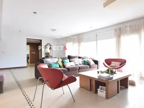 Casa en Venta con 4 cocheras