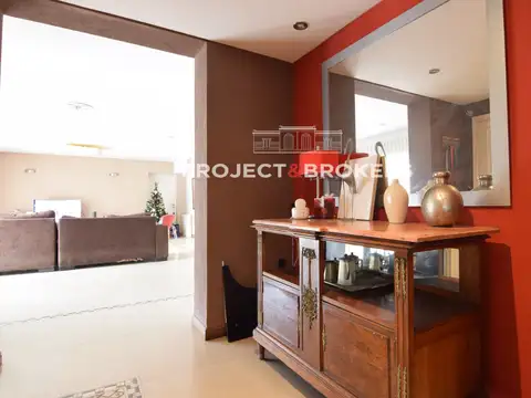 Casa 6 ambientes con 5 baños