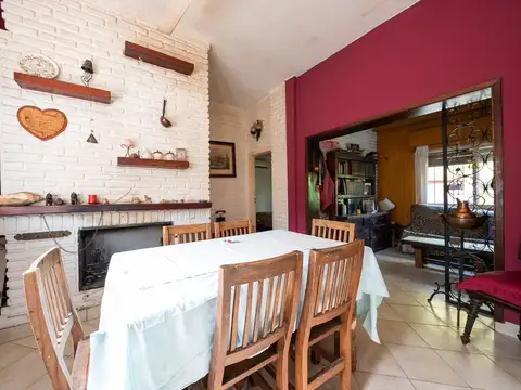 Casa en Venta con 6 cocheras