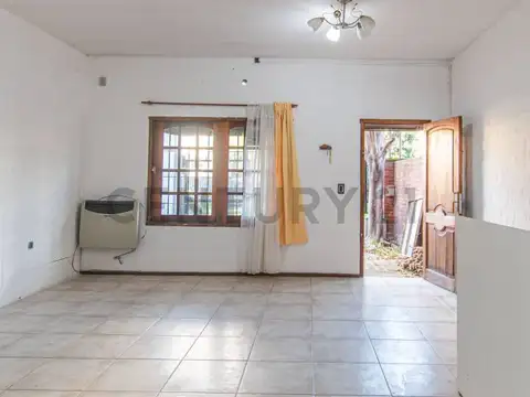 Casa 4 ambientes con 1 baño