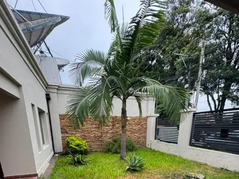 HERMOSA CASA EN VENTA  - MARTIN RODRIGUEZ  1° CUADRA
