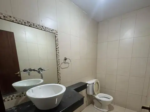 HERMOSA CASA EN VENTA  - MARTIN RODRIGUEZ  1° CUADRA