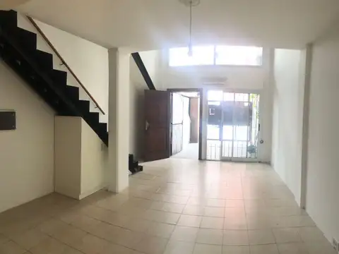 Depto Tipo Casa en Alquiler de 3 ambientes