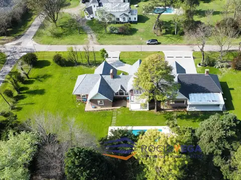 Casa en Venta con 2 cocheras