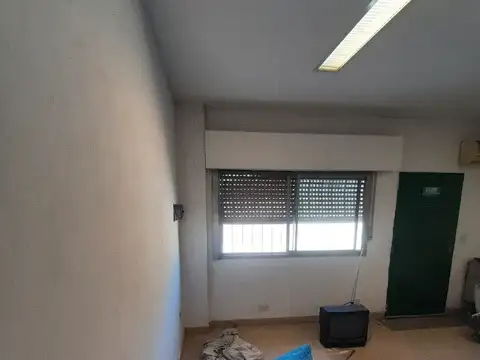 Local en Venta Via Púb.