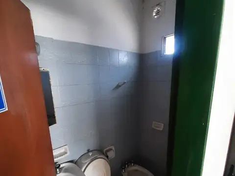 Venta. Excelente zona comercial. Local, galpon y oficinas. San Miguel. Av. R. Balbin 4619