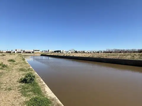 Venta lote al rio en el Barrio Náutico Villanueva. Tigre