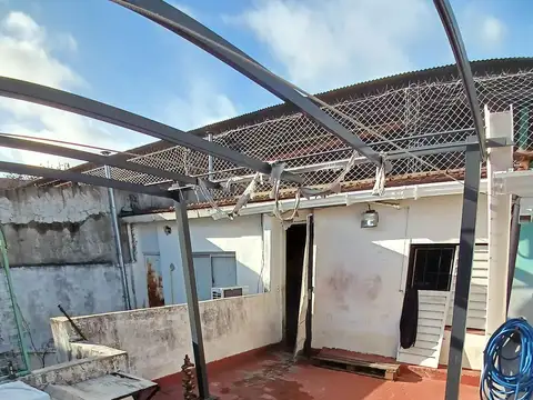 Departamento tipo casa en venta en Villa Pueyrredon