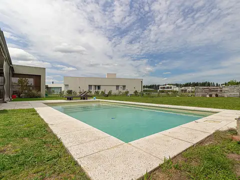 Casa 5 ambientes con 4 baños