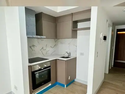 VENTA – MONOAMBIENTE AMPLIO Y LUMINOSO EN REAL ABASTO