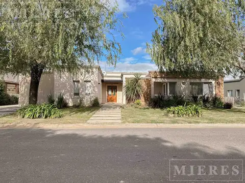 Casa  a LA LAGUNA en Venta- una planta-  San Benito Villanueva