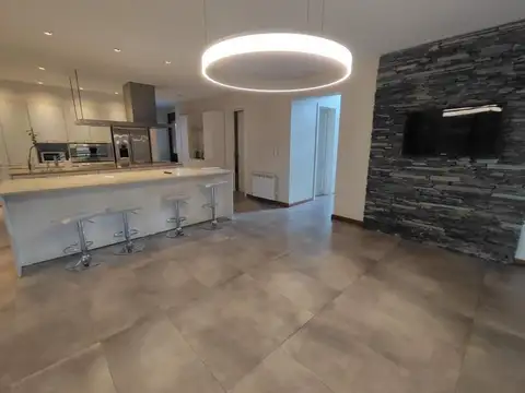 Casa 6 ambientes con 4 baños