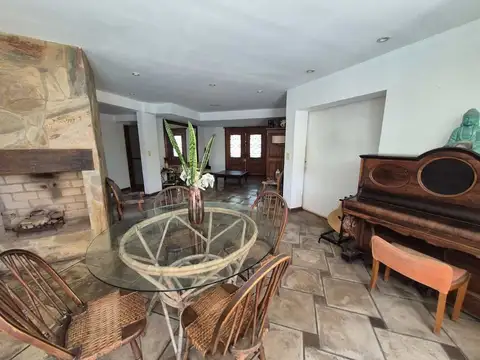 Casa 10 ambientes con 4 baños