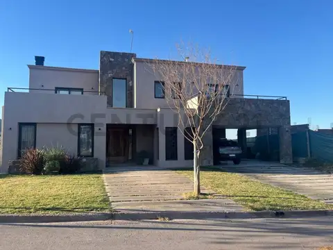 CASA EN VENTA EN EXCLUSIVO BARRIO MENDOZA NORTE