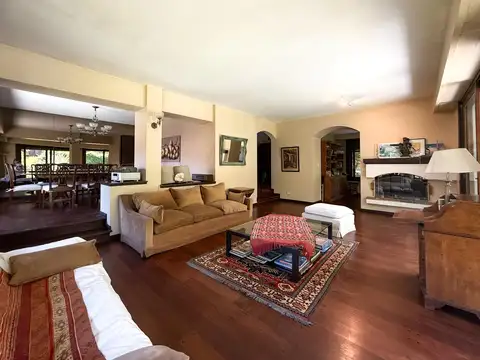 Casa en Venta con 2 cocheras