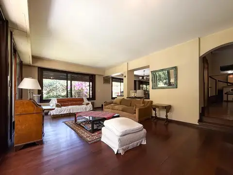 Chalet en Venta, ubicado en Martínez, de Vías a Libertador.