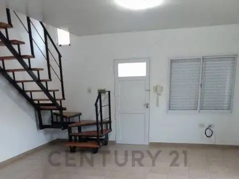 Av podio 400, Piso 0