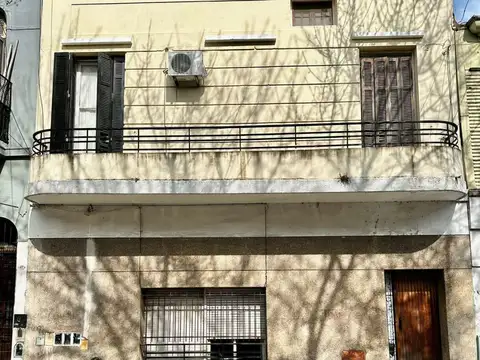 Venta PH 4 ambientes con entrepiso y patio - La Boca