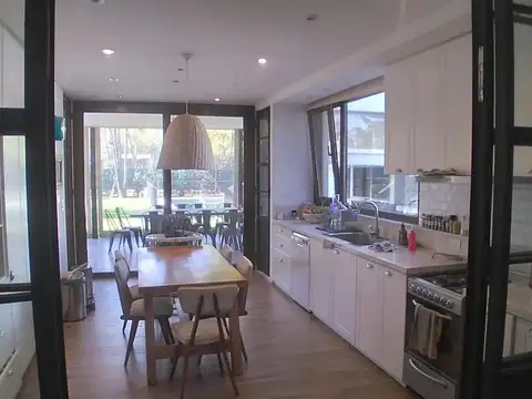 Casa 4 ambientes con 3 baños