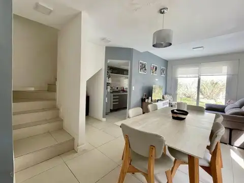 Casa 4 ambientes con 3 baños