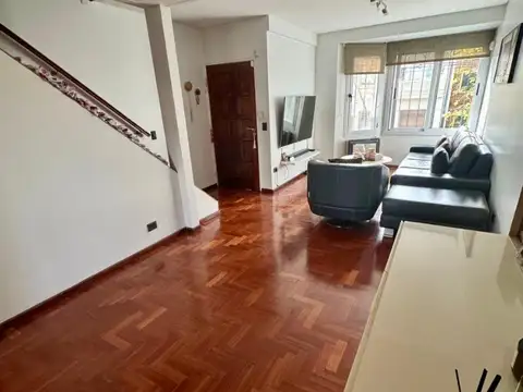 Hermoso PH de 3 dormitorios, patio y garage cubierto en Belgrano