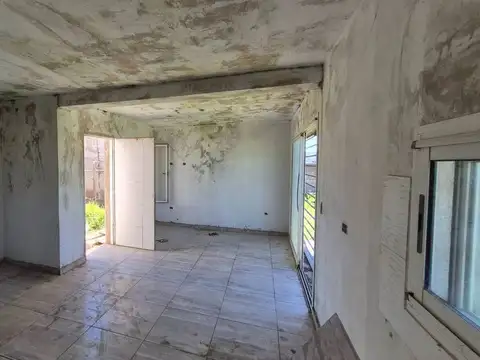 Casa 3 ambientes con 1 baño
