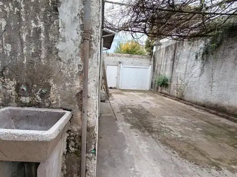 Venta Casa 200m2, 2 dormitorios. Pezzi San Nicolas