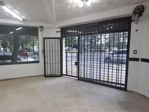 Local en Alquiler en Parque Chacabuco, $ 1.500.000