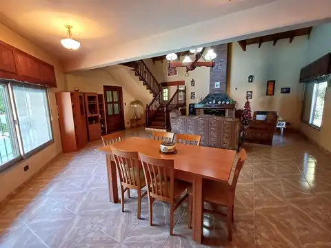 VENTA CASA QUINTA 6 AMBIENTES PILETA DEL VISO PERM