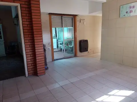 Depto Tipo Casa en Venta en Villa Luzuriaga, USD 79.000