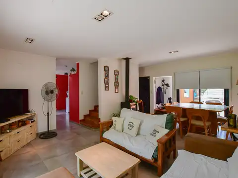 Casa 5 ambientes con 2 baños