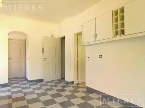 Casa en Alquiler con 2 cocheras