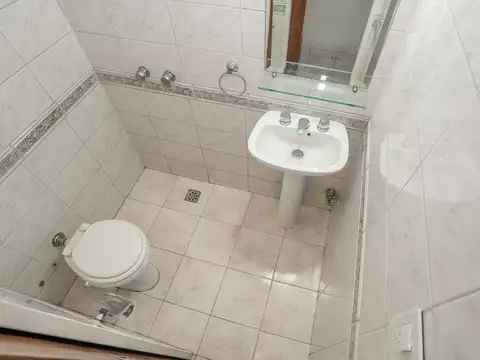 CASA 3 AMBIENTES VENTA BANFIELD JARDÍN Y COCHERAS