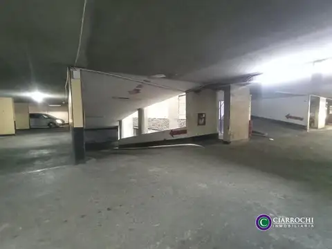 Viamonte y Esmeralda - Cochera Amplia, Fija y Cubierta por Rampa