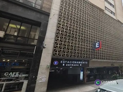 Viamonte y Esmeralda - Cochera Amplia, Fija y Cubierta por Rampa