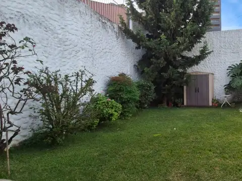 Departamento tipo casa en venta en Boedo