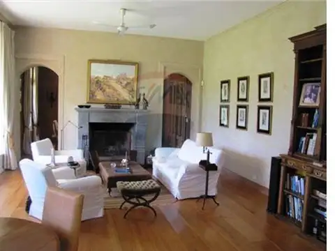 Casa 7 ambientes con 4 baños