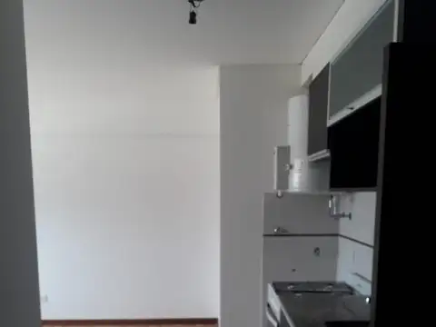 Departamento en Alquiler en Republica De La Sexta, $ 300.000