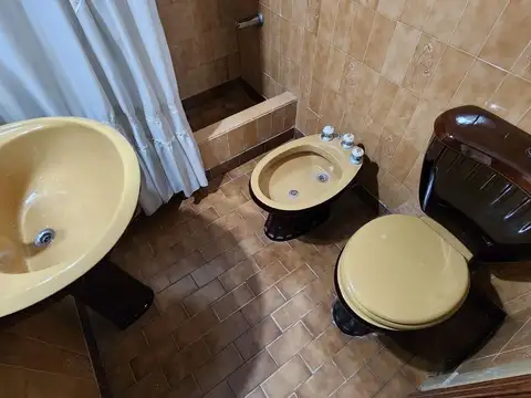 Casa 4 ambientes con 1 baño