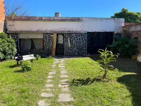 Casa 5 ambientes con 1 baño