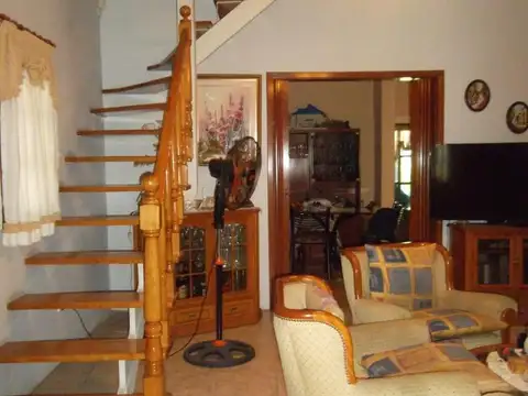 Casa 5 ambientes con 4 baños