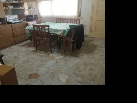 CASA DE 3 AMBIENTES CON GARAGE Y TERRAZA.-