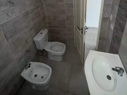 Alquiler de departamento MONOAMBIENTE con cochera.