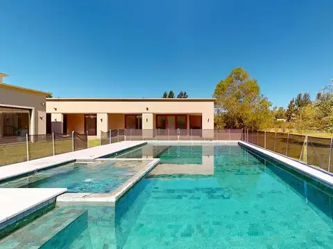 CASA EN VENTA CAMPO DE ROCA 1 CON 5 DORMITORIOS