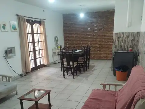 Casa 5 ambientes con 1 baño
